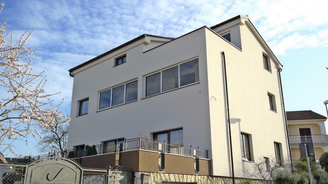 Apartment Ruzmarin Porat Екстериор снимка